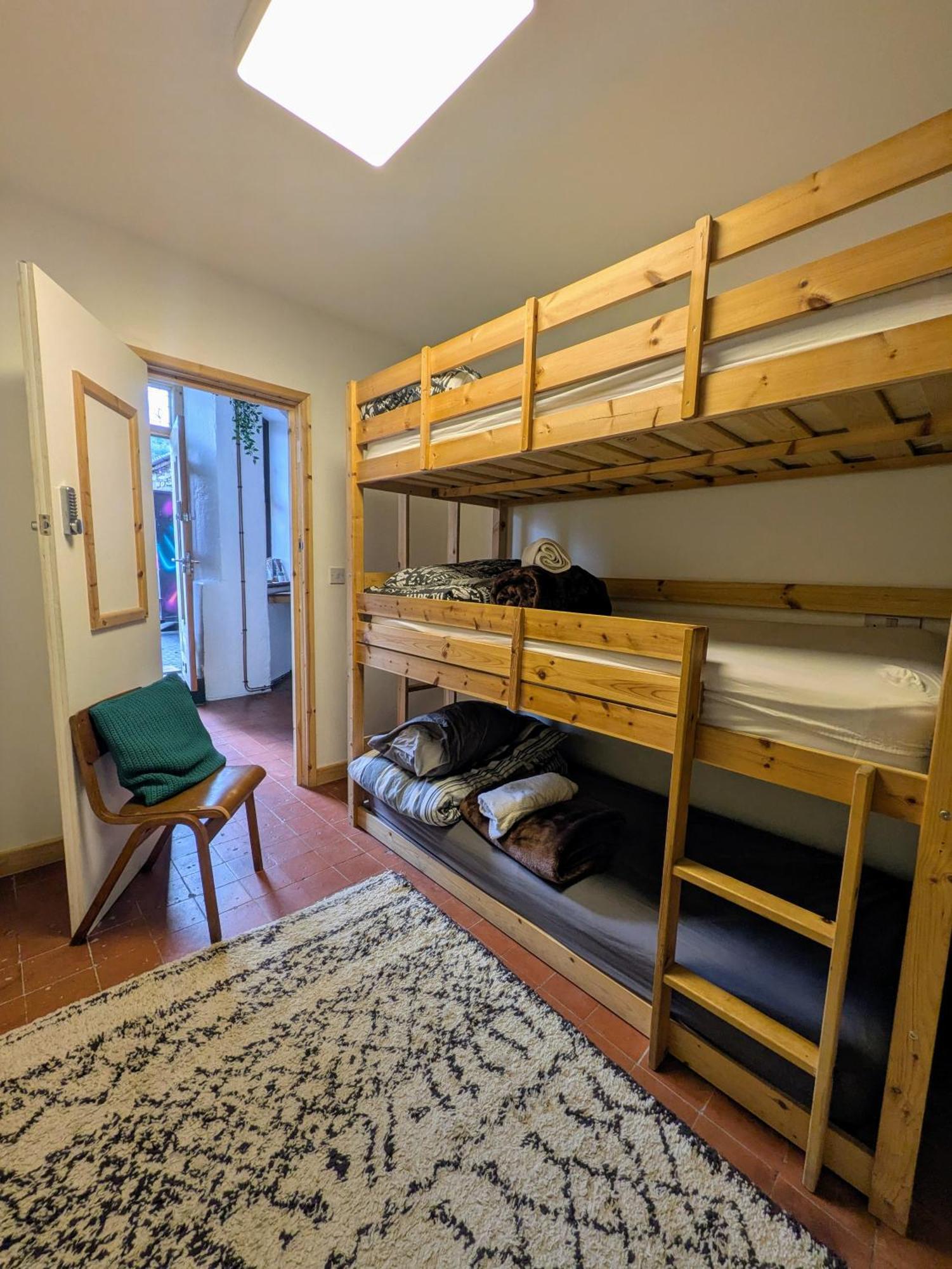 Hotel a capsule & Bunkhouse