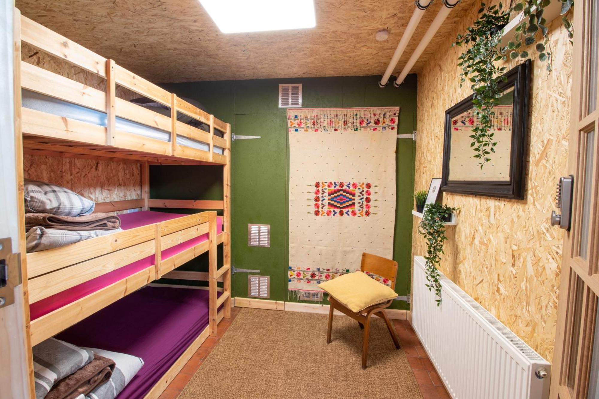 Capsule hotel & Bunkhouse