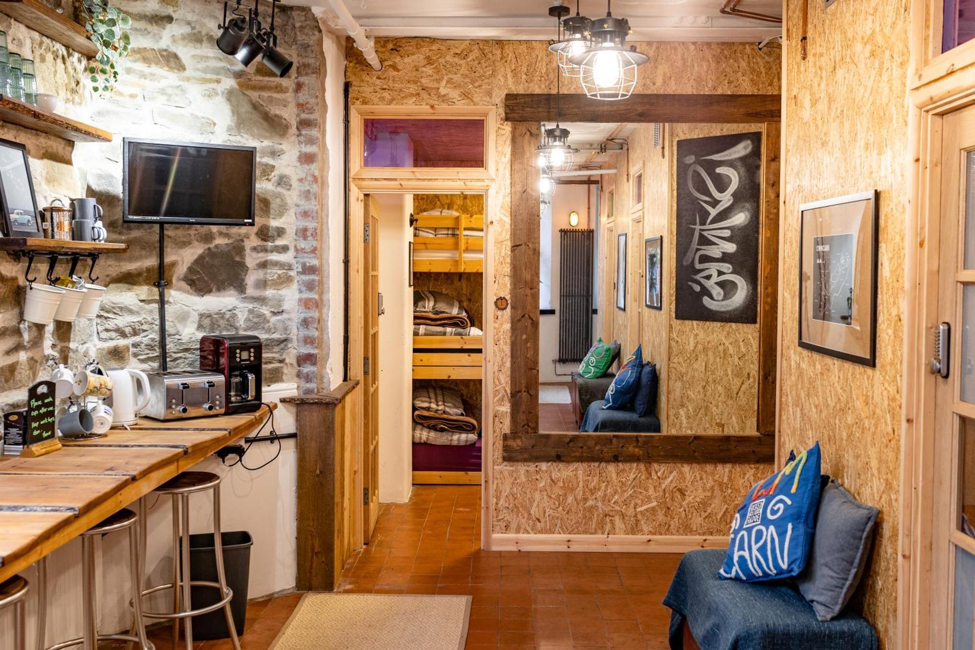 & Bunkhouse Capsule hotel *